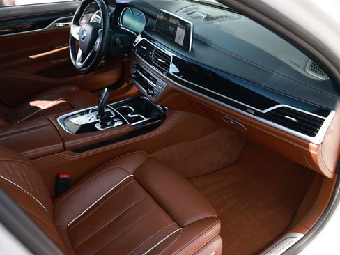 Used 2018 BMW 740e xDrive AWD/4WD image 18
