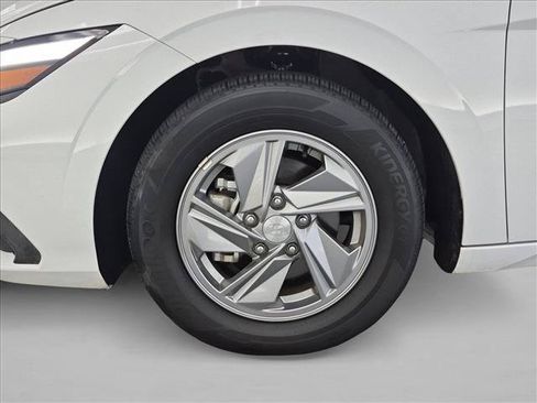 Used 2024 Hyundai Elantra SE FWD image 26