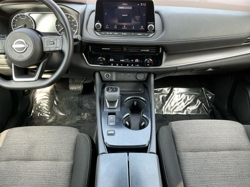 Used 2023 Nissan Rogue SV image 10