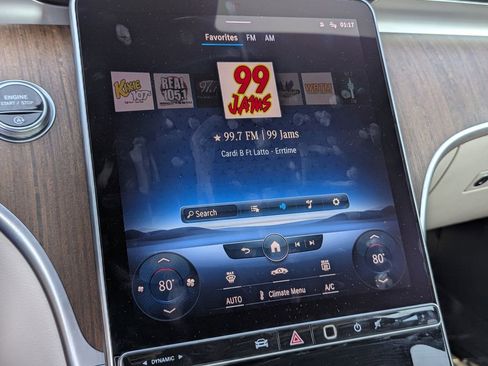 Used 2022 Mercedes-Benz C 300 Sedan image 9