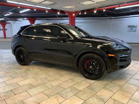 Used 2024 Porsche Cayenne S w/ Premium Package AWD/4WD image 10