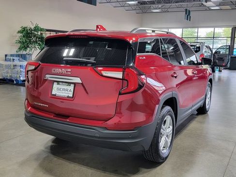 Used 2023 GMC Terrain SLE w/ Driver Convenience Package FWD image 5