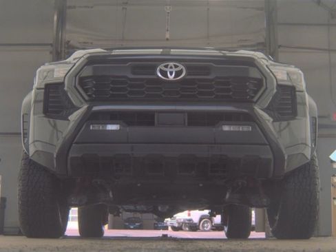 Used 2025 Toyota Tacoma TRD Off-Road image 7