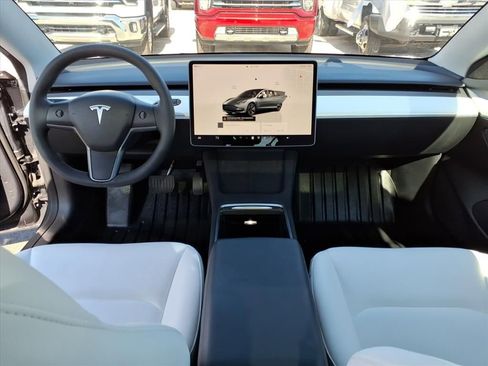 Used 2023 Tesla Model 3 Standard Range image 13