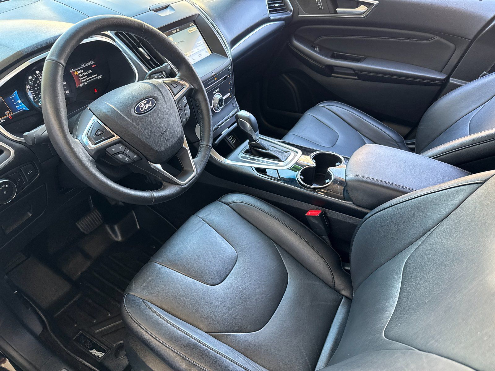 Used 2017 Ford Edge Titanium FWD image 10