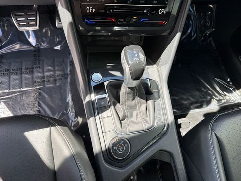 Certified 2022 Volkswagen Tiguan SE R-Line image 26