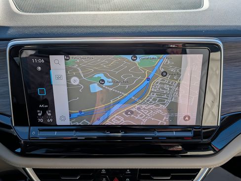 Certified 2024 Volkswagen Atlas SEL Premium R-Line image 30