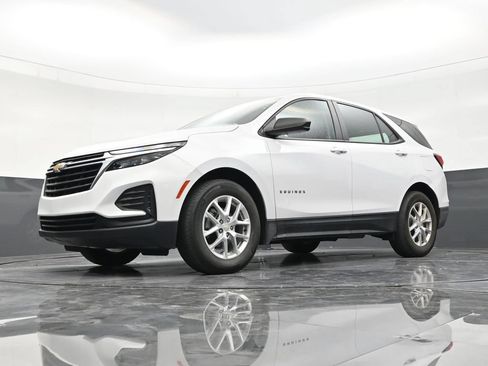Used 2024 Chevrolet Equinox LS w/ Driver Confidence II Package FWD image 20