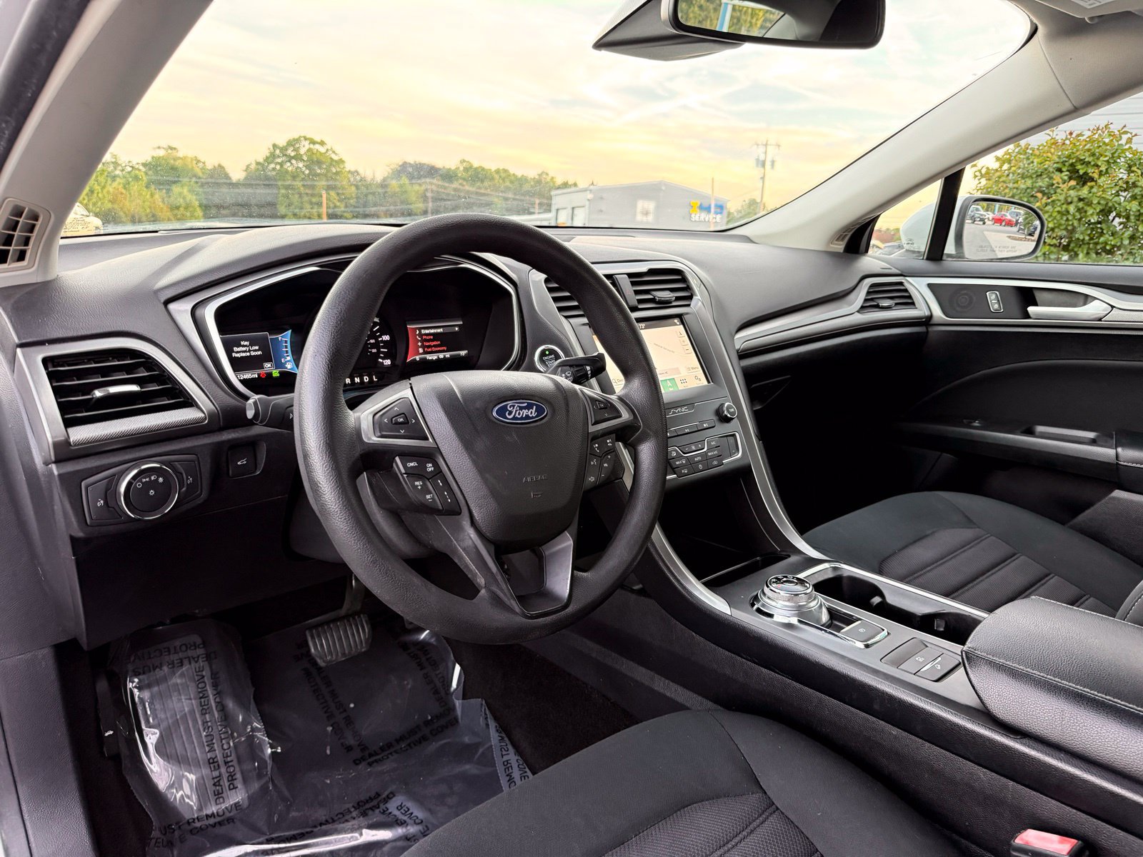 Used 2019 Ford Fusion SE FWD image 14