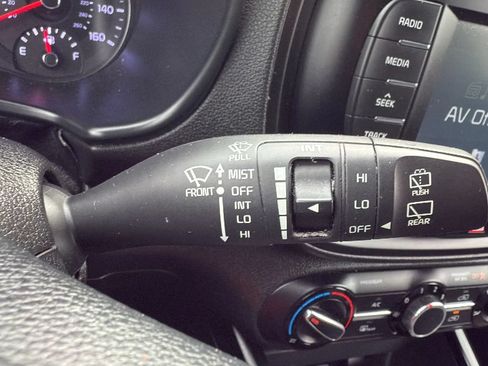 Used 2020 Kia Soul LX FWD image 13
