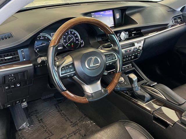 Used 2018 Lexus ES 350 w/ Luxury Package w/Wood Trim FWD image 19