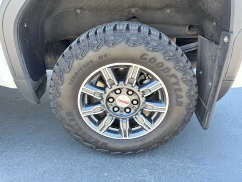 Used 2024 GMC Sierra 1500 AT4 w/ AT4 Preferred Package AWD/4WD image 7