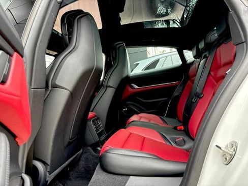Used 2025 Porsche Taycan image 33