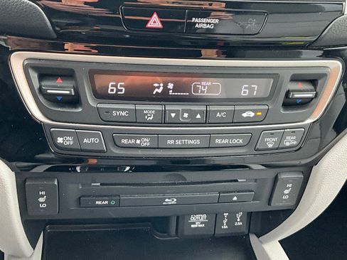 Used 2017 Honda Pilot Touring image 24