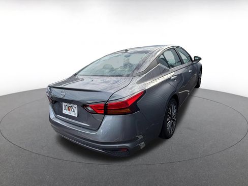 Used 2025 Nissan Altima 2.5 SV FWD image 14