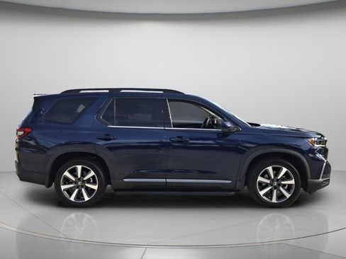 Used 2024 Honda Pilot Touring image 3