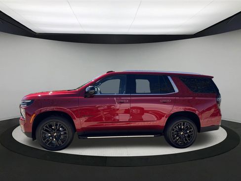 Used 2026 Chevrolet Tahoe Premier AWD/4WD image 2