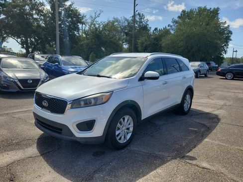 Used 2018 Kia Sorento FWD V6 image 4
