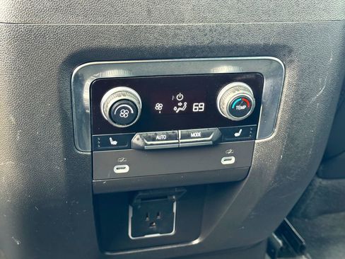 Used 2024 Chevrolet Tahoe Z71 w/ Luxury Package image 22