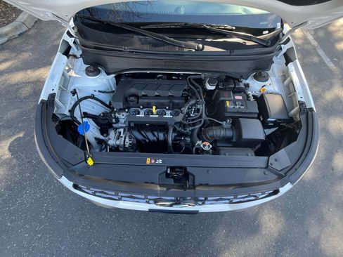Used 2025 Hyundai Venue SEL image 32