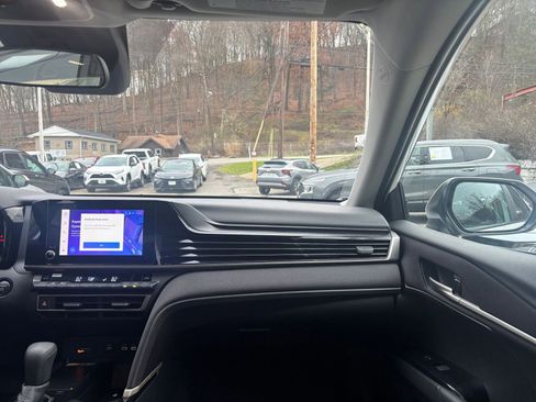 Used 2025 Toyota Camry LE image 34