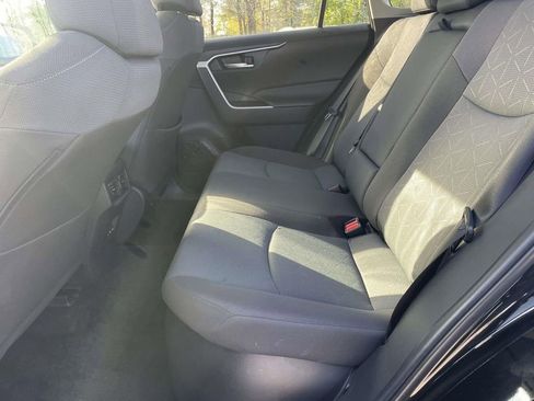 Used 2025 Toyota RAV4 XLE image 9