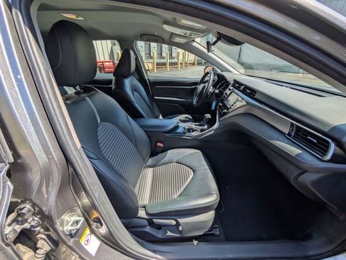Used 2019 Toyota Camry SE w/ Carpet Mat Package FWD image 32