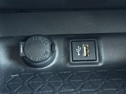 Used 2025 Toyota RAV4 XLE FWD image 21
