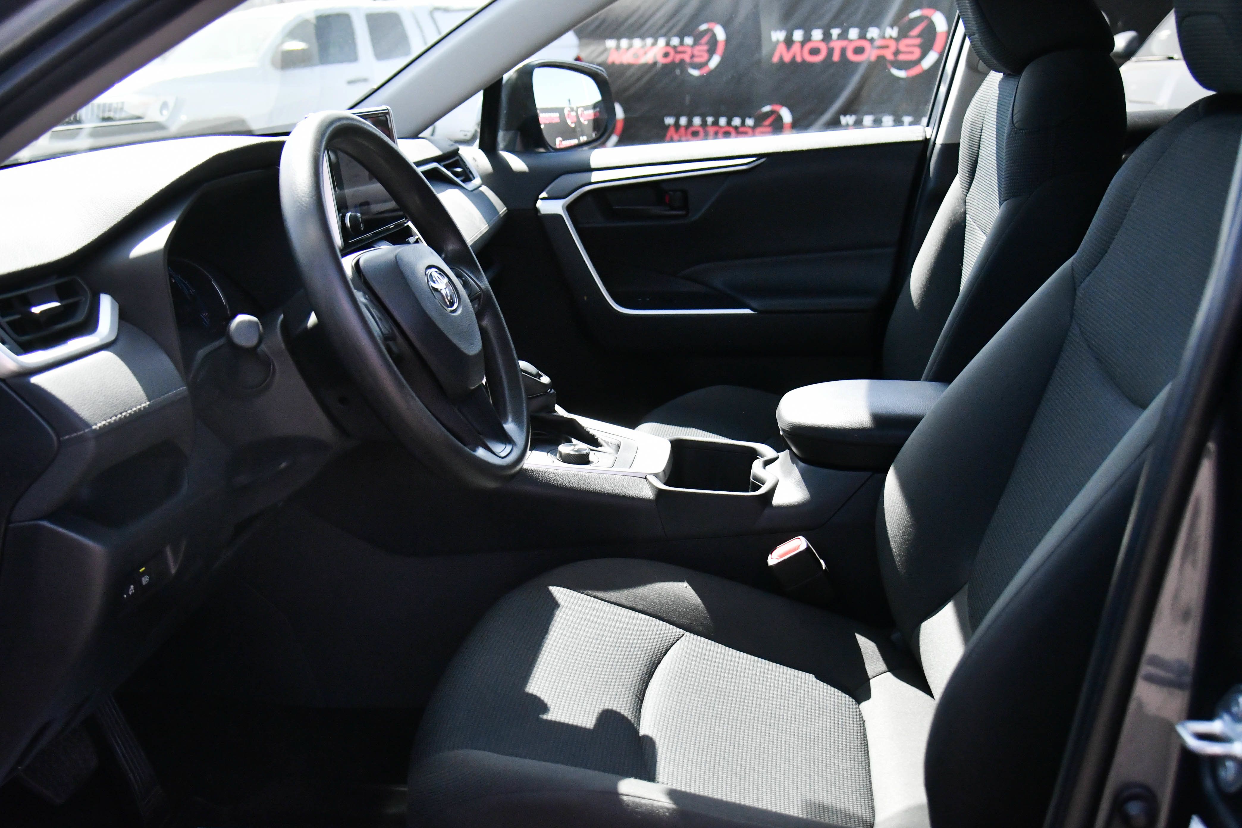 Used 2024 Toyota RAV4 LE AWD/4WD image 17