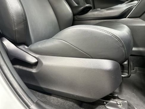 Used 2023 Toyota Venza XLE image 29