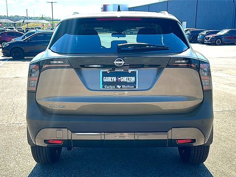New 2026 Nissan Kicks SV w/ Charging Package image 7