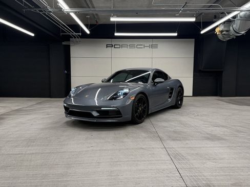 Used 2025 Porsche 718 Cayman image 1