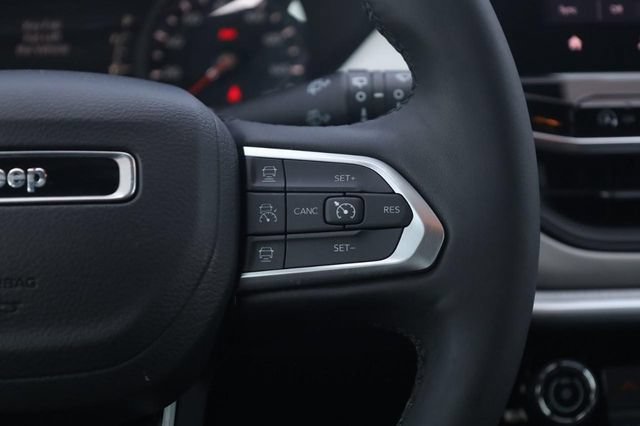 Used 2025 Jeep Compass Limited AWD/4WD image 9