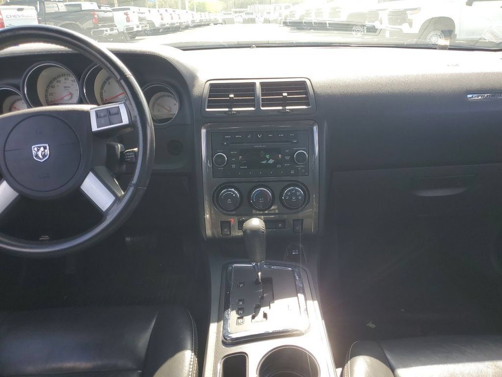 Used 2009 Dodge Challenger R/T RWD image 10