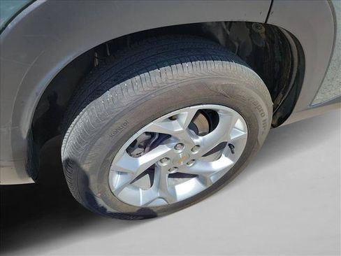 Used 2025 Chevrolet Trax LS w/ LS Convenience Package FWD image 11