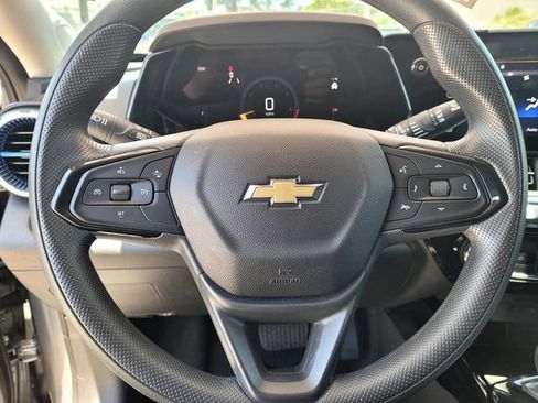 Used 2024 Chevrolet Trax LT FWD image 25