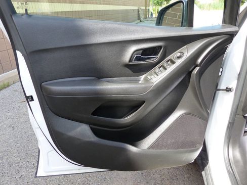 Used 2020 Chevrolet Trax LS w/ Tint and Cruise Package FWD image 23
