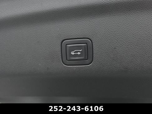 Used 2023 GMC Yukon Denali Ultimate AWD/4WD image 39