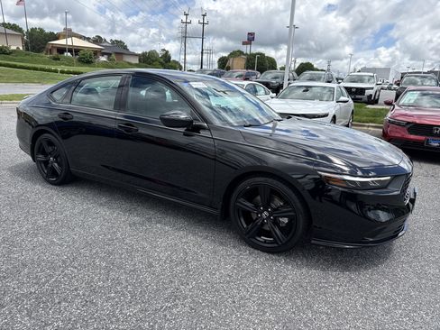 Used 2023 Honda Accord Sport image 2