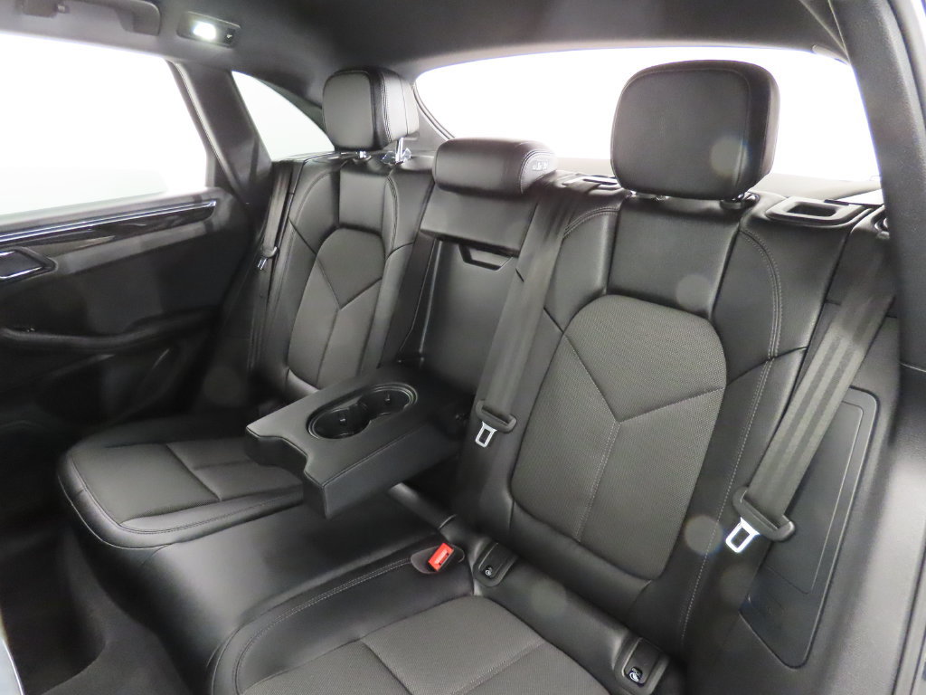 Certified 2026 Porsche Macan AWD/4WD image 42