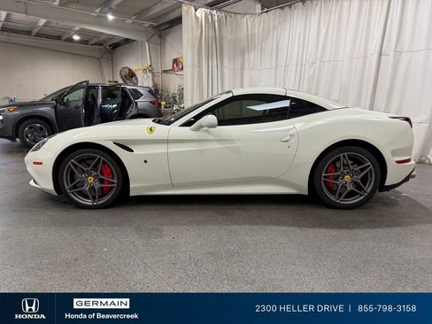 Used 2016 Ferrari California T RWD image 5