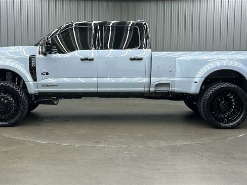 Used 2026 Ford F450 Platinum w/ Platinum Plus Package image 2