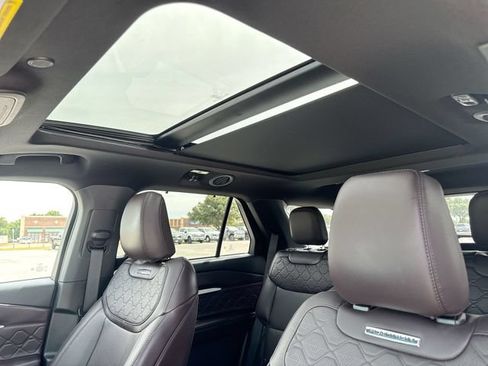 Certified 2025 Ford Explorer Platinum AWD/4WD image 22