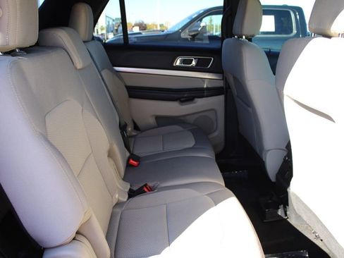 Used 2018 Ford Explorer XLT image 22