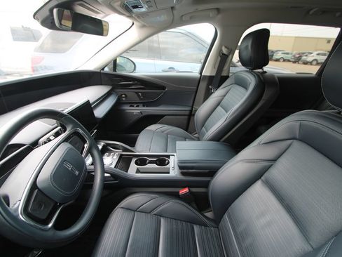 Used 2025 Lincoln Nautilus Reserve AWD/4WD image 16