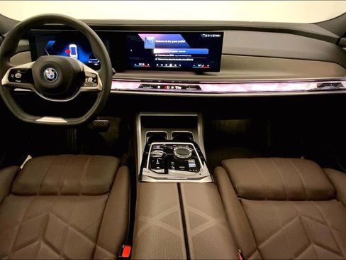 Certified 2023 BMW i7 xDrive60 AWD/4WD image 16
