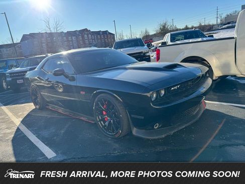 Used 2016 Dodge Challenger SRT image 1