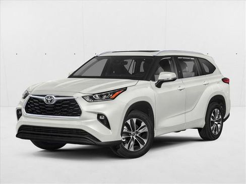 Used 2021 Toyota Highlander XLE FWD image 1