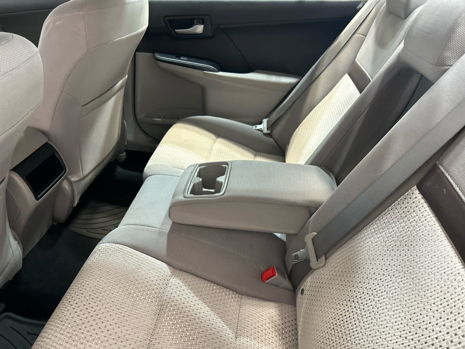 Used 2014 Toyota Camry LE FWD image 9