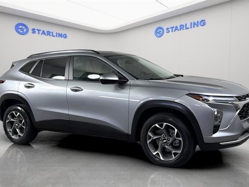 Certified 2024 Chevrolet Trax LT w/ LT Convenience Package image 12